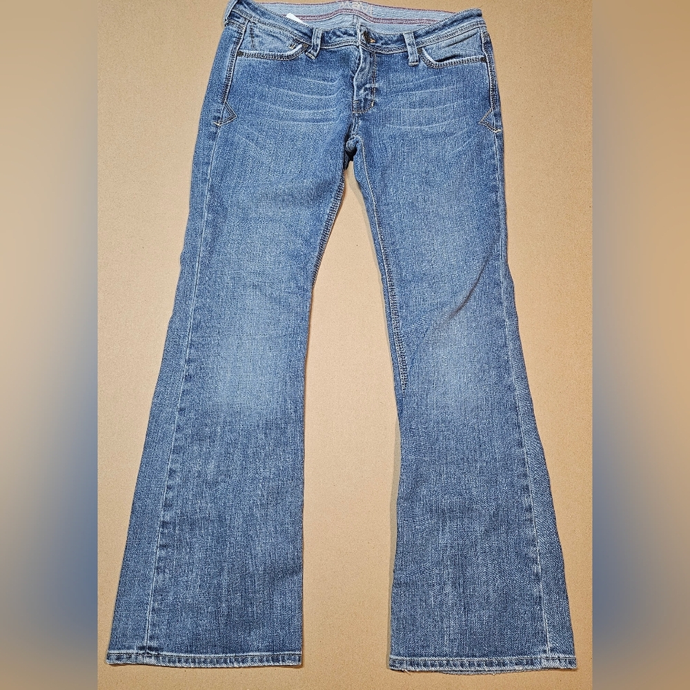MAVI 303 AMBER Lowrise slim bootcut with back pocket decorative stitching 31/32